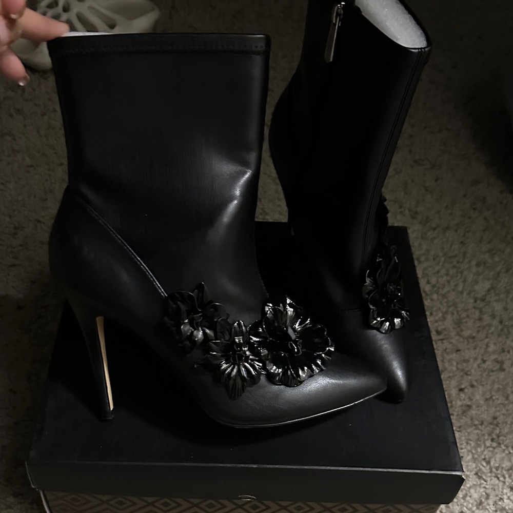 Elegant Black Floral Ankle Boots